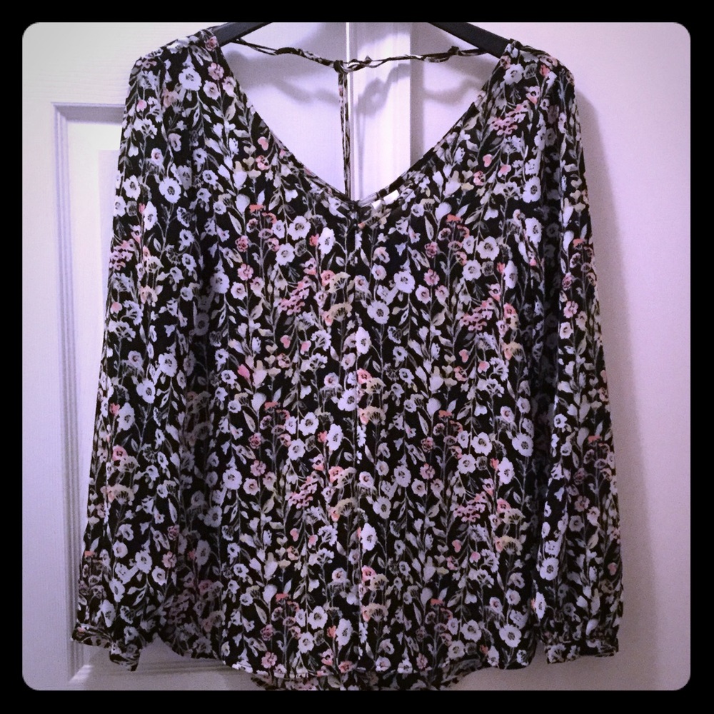 Silk long sleeve with tassel tie at the back.